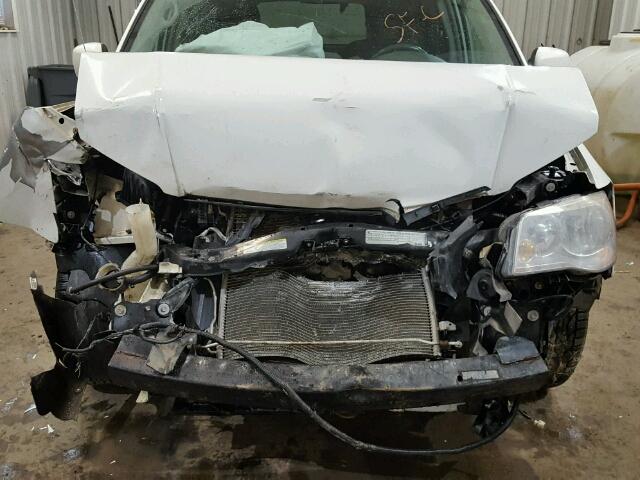 2A4RR5D11AR202182 - 2010 CHRYSLER TOWN & COU WHITE photo 9