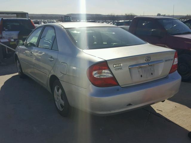 JTDBE32K440268551 - 2004 TOYOTA CAMRY LE SILVER photo 3