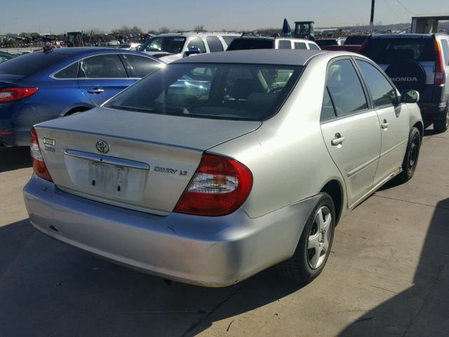 JTDBE32K440268551 - 2004 TOYOTA CAMRY LE SILVER photo 4