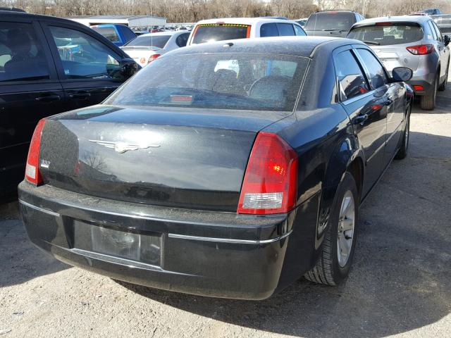 2C3KA53G26H348984 - 2006 CHRYSLER 300 TOURIN BLACK photo 4