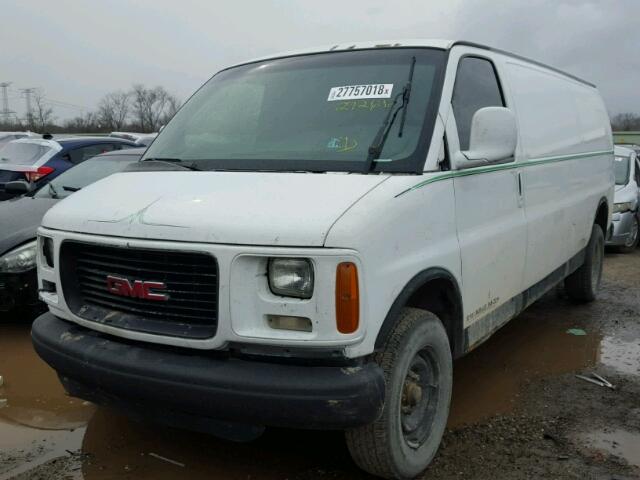 1GTGG29R321112375 - 2002 GMC SAVANA G25 WHITE photo 2