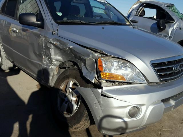 KNDJD735685801779 - 2008 KIA SORENTO EX SILVER photo 9