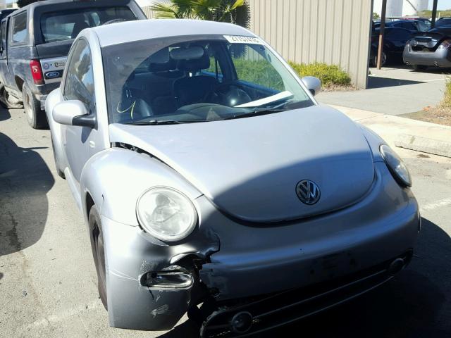 3VWCS21C51M404564 - 2001 VOLKSWAGEN NEW BEETLE 银色 照片 1