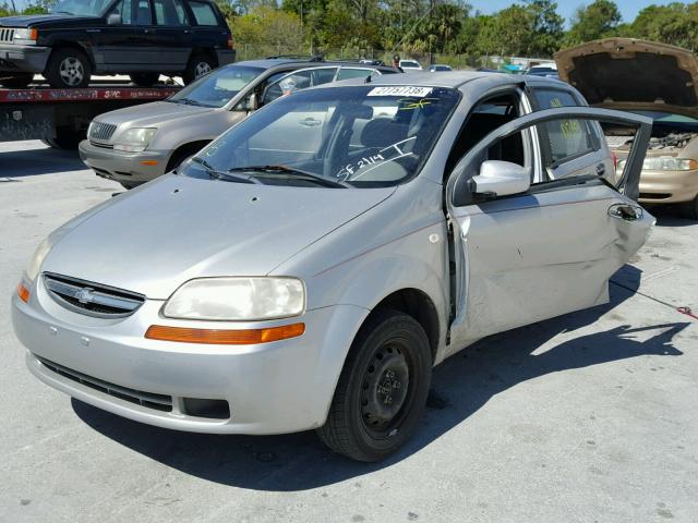 KL1TD62625B424577 - 2005 CHEVROLET AVEO SILVER photo 2