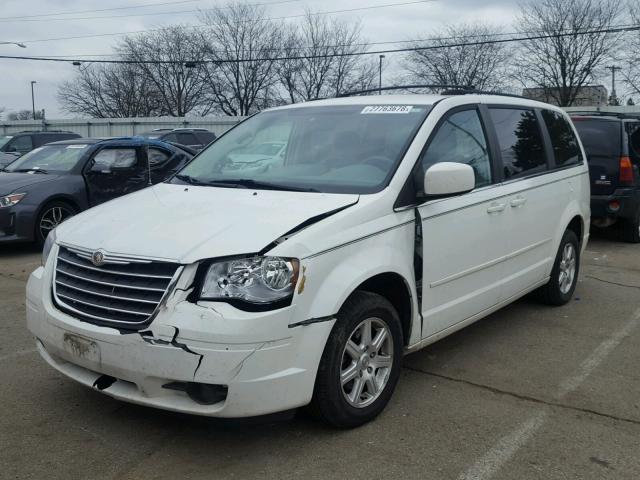 2A8HR54P28R609758 - 2008 CHRYSLER TOWN & COU WHITE photo 2