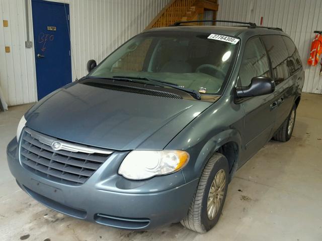 2A4GP44R46R832959 - 2006 CHRYSLER TOWN & COU GREEN photo 2