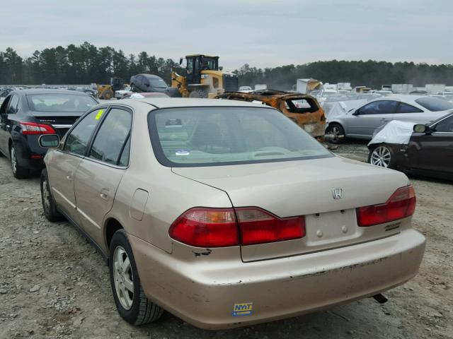 1HGCG6695YA078301 - 2000 HONDA ACCORD SE GOLD photo 3