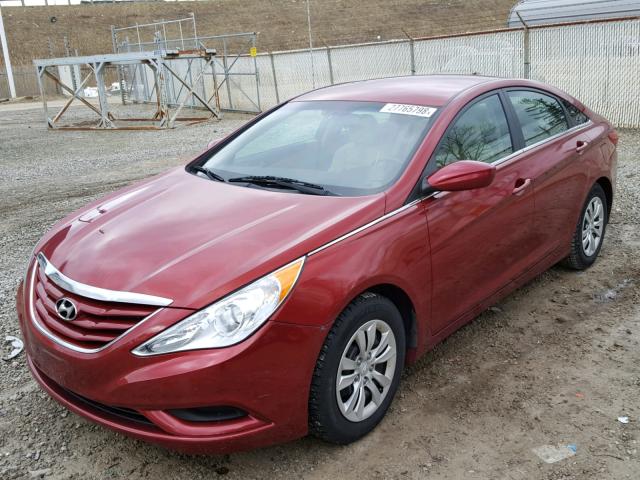 5NPEB4AC2CH499228 - 2012 HYUNDAI SONATA GLS RED photo 2