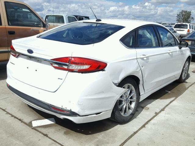 3FA6P0H76HR163986 - 2017 FORD FUSION SE WHITE photo 4