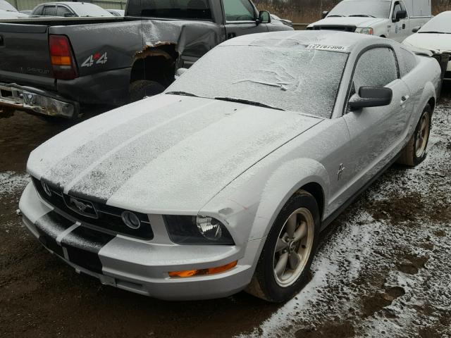 1ZVHT80N065133435 - 2006 FORD MUSTANG SILVER photo 2