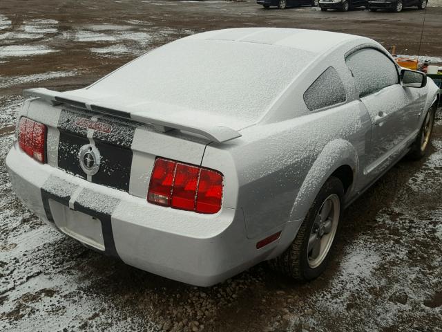 1ZVHT80N065133435 - 2006 FORD MUSTANG SILVER photo 4