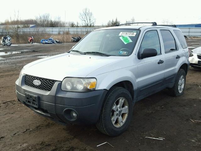 1FMYU93175KA11505 - 2005 FORD ESCAPE XLT SILVER photo 2