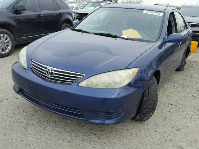 4T1BE32K25U011247 - 2005 TOYOTA CAMRY LE BLUE photo 2