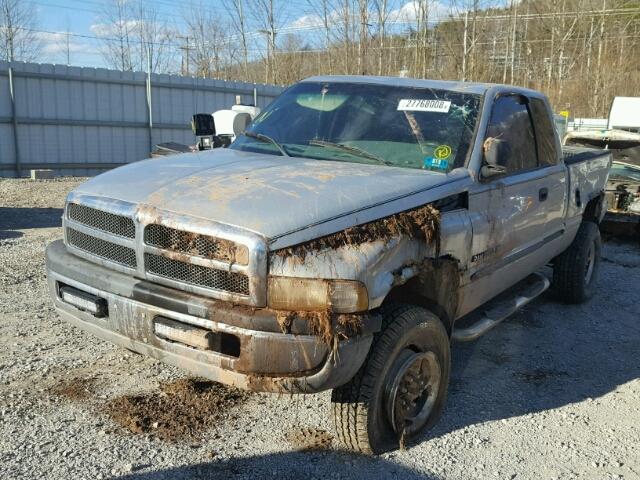 1B7KF23Z7YJ156863 - 2000 DODGE RAM 2500 SILVER photo 2