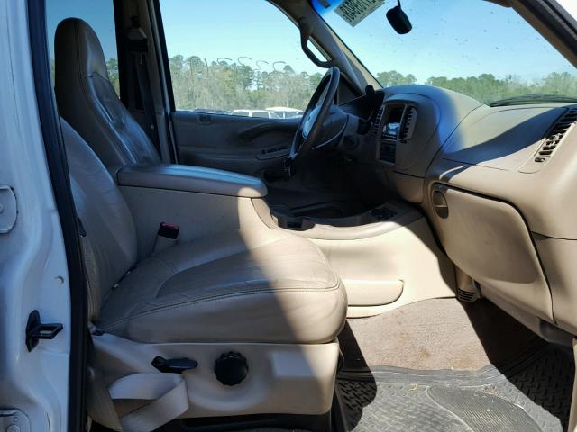 1FMRU17L3YLB07535 - 2000 FORD EXPEDITION WHITE photo 5