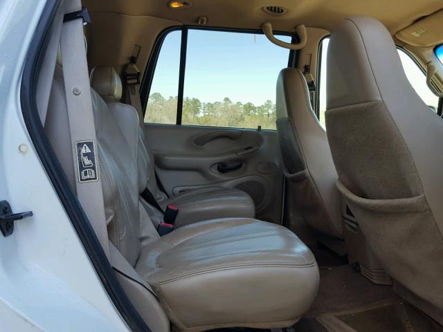 1FMRU17L3YLB07535 - 2000 FORD EXPEDITION WHITE photo 6