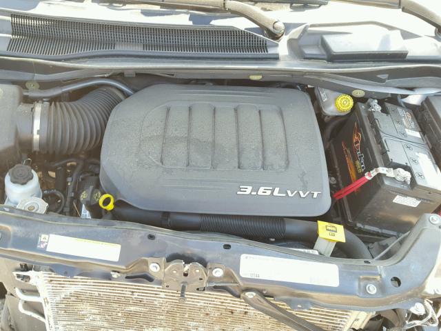 2A4RR5DGXBR798141 - 2011 CHRYSLER TOWN & COU SILVER photo 7