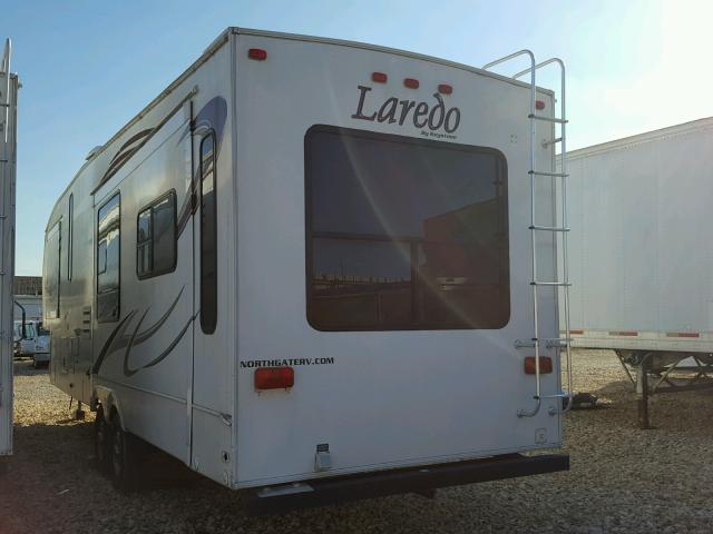 4YDF31829BE600970 - 2011 KEYSTONE LAREDO WHITE photo 3