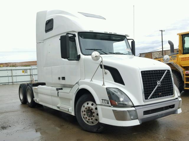 4V4NC9TG0AN288170 - 2010 VOLVO VN VNL WHITE photo 1