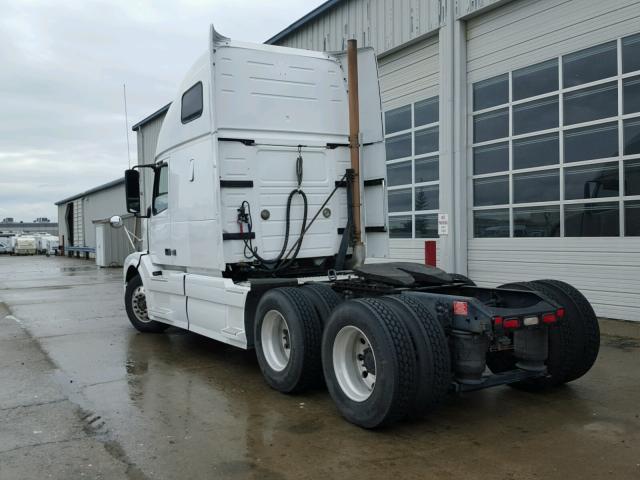 4V4NC9TG0AN288170 - 2010 VOLVO VN VNL WHITE photo 3