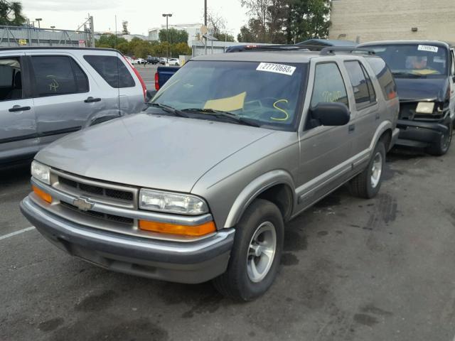 1GNCS13W7Y2206873 - 2000 CHEVROLET BLAZER GOLD photo 2