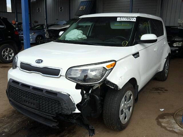 KNDJN2A25F7213608 - 2015 KIA SOUL WHITE photo 2