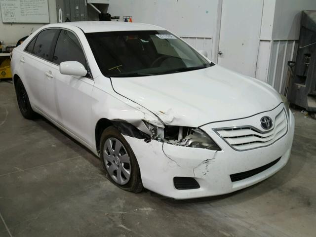 4T1BF3EK5BU592456 - 2011 TOYOTA CAMRY WHITE photo 1