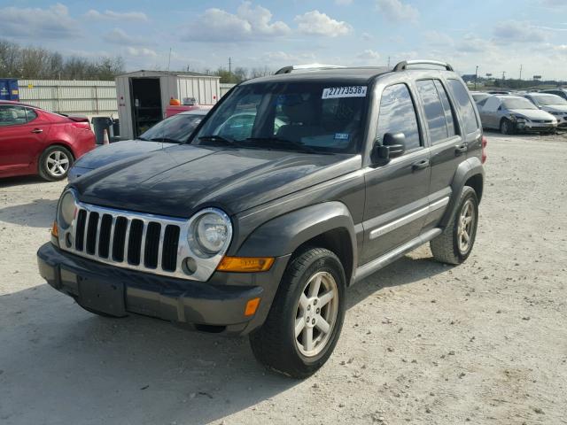 1J4GK58KX5W513931 - 2005 JEEP LIBERTY LI GRAY photo 2