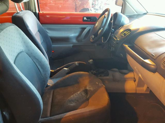 3VWCA21C5YM482307 - 2000 VOLKSWAGEN NEW BEETLE 双色 照片 5