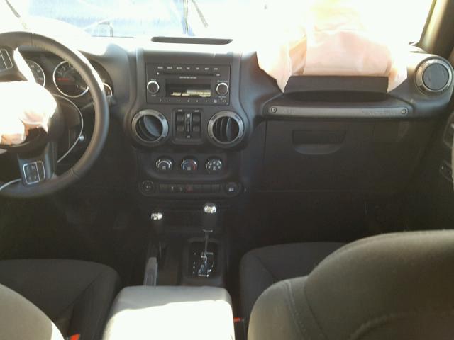 1C4BJWDG9HL655039 - 2017 JEEP WRANGLER U GRAY photo 9