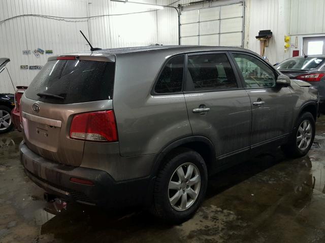 5XYKT3A17BG015729 - 2011 KIA SORENTO BA SILVER photo 4