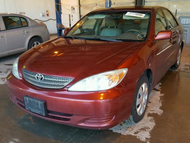 4T1BE32K32U071856 - 2002 TOYOTA CAMRY LE MAROON photo 2