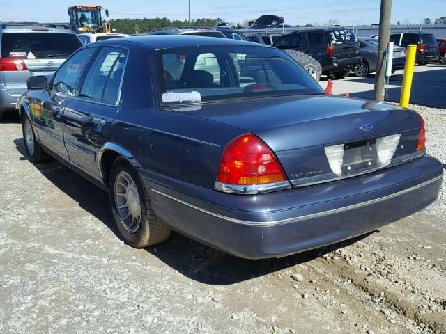 2FAFP74W1WX121276 - 1998 FORD CROWN VICT BLUE photo 3