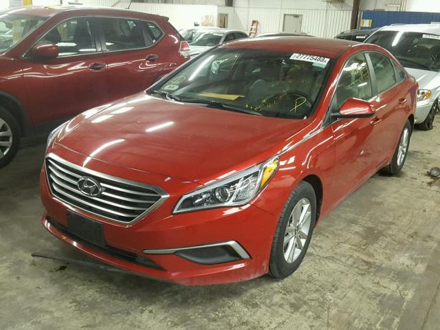 5NPE24AF3HH474467 - 2017 HYUNDAI SONATA SE RED photo 2