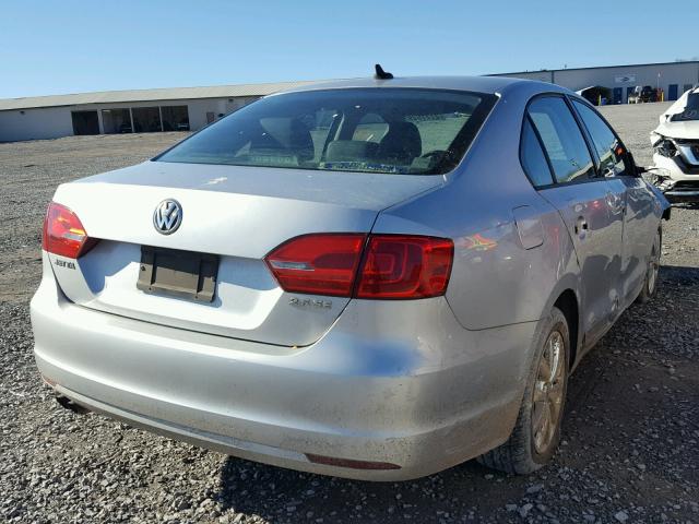 3VWDZ7AJ3BM341641 - 2011 VOLKSWAGEN JETTA SE SILVER photo 4