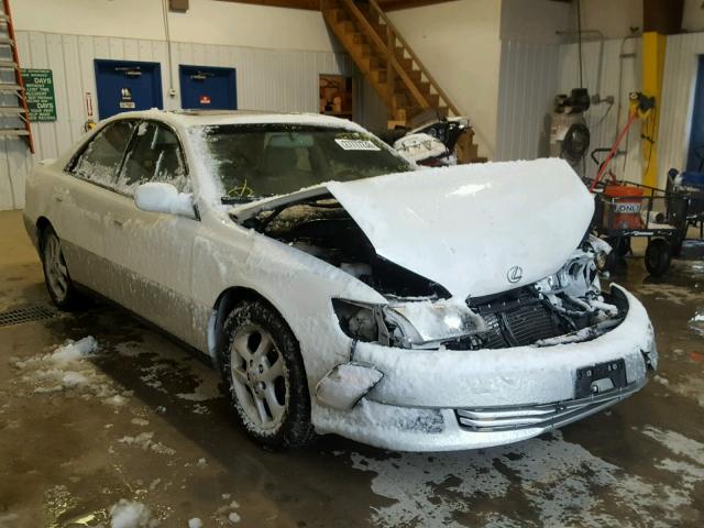 JT8BF28GX10337277 - 2001 LEXUS ES 300 WHITE photo 1