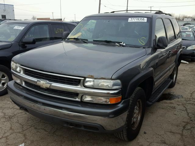 1GNEK13T01R104469 - 2001 CHEVROLET TAHOE K150 GRAY photo 2