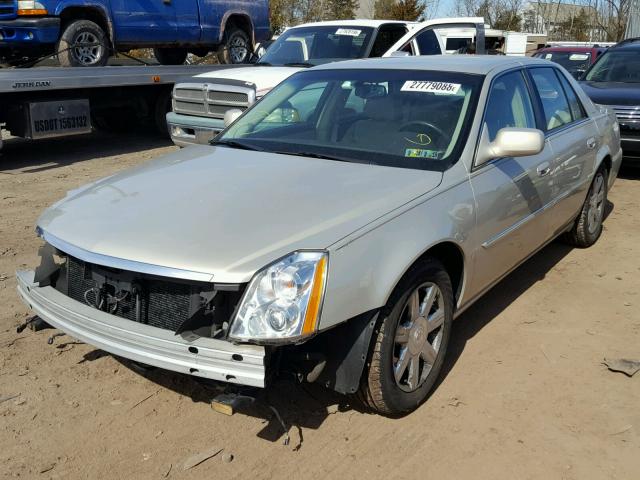 1G6KD57YX7U195410 - 2007 CADILLAC DTS BEIGE photo 2