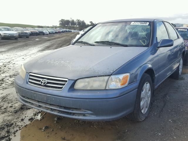 JT2BG22K910548605 - 2001 TOYOTA CAMRY CE BLUE photo 2