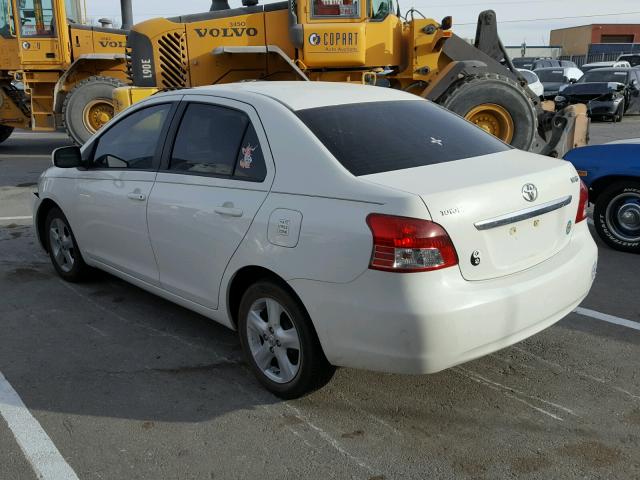 JTDBT923584024360 - 2008 TOYOTA YARIS WHITE photo 3