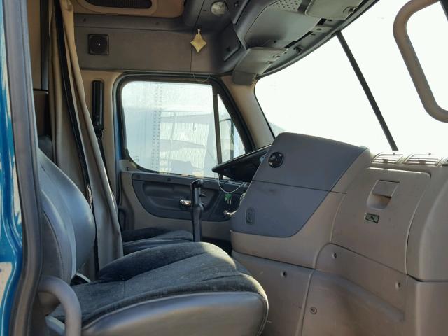 1FUJGLDR8BSBA2977 - 2011 FREIGHTLINER CASCADIA 1 GREEN photo 5