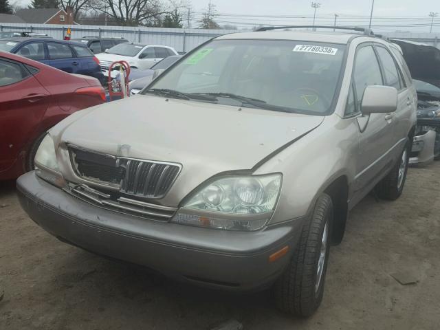 JTJHF10UX20257810 - 2002 LEXUS RX 300 BEIGE photo 2