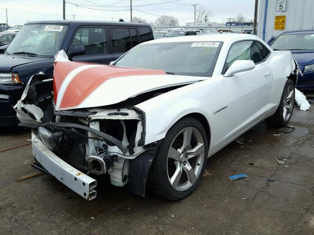 2G1FC1ED7B9133181 - 2011 CHEVROLET CAMARO LT WHITE photo 2