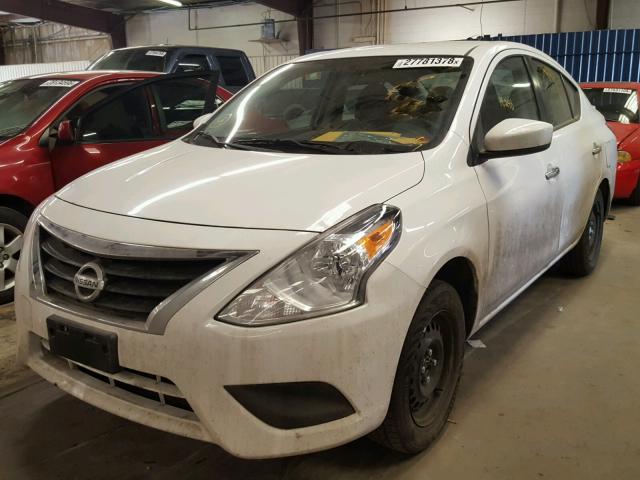 3N1CN7AP5HL877068 - 2017 NISSAN VERSA S WHITE photo 2