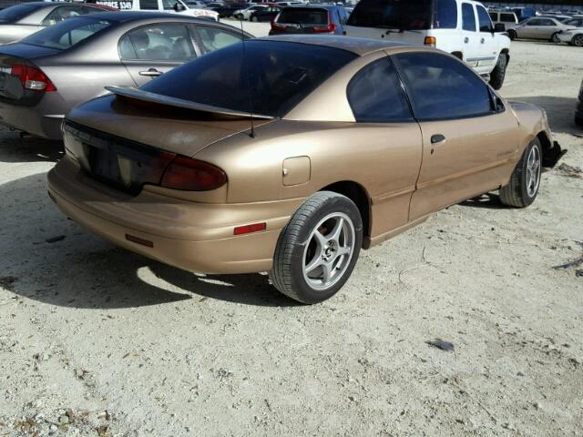 1G2JB1246W7515190 - 1998 PONTIAC SUNFIRE SE GOLD photo 4