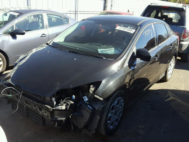 1FAHP3F26CL343204 - 2012 FORD FOCUS SE GRAY photo 2