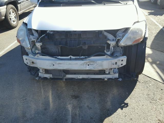 JTDBT4K31A1357584 - 2010 TOYOTA YARIS WHITE photo 9