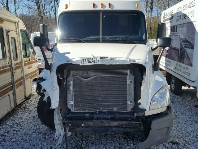 1FUJGLD50ELFH7020 - 2014 FREIGHTLINER CASCADIA 1 WHITE photo 7