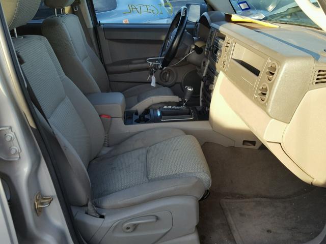 1J8HG48KX6C366320 - 2006 JEEP COMMANDER BEIGE photo 5