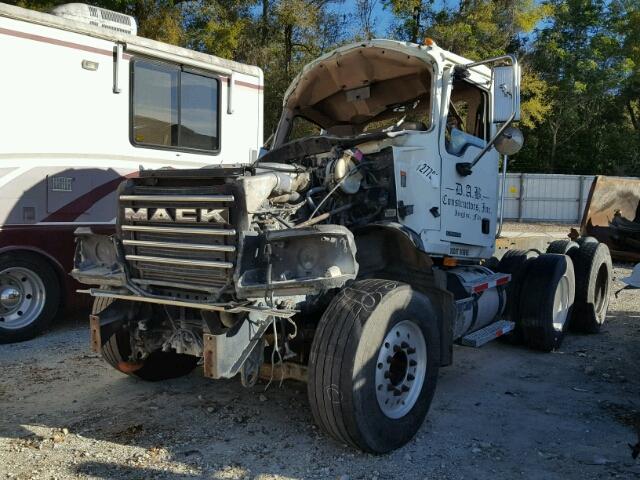 1M2AG11C67M061673 - 2007 MACK 700 CV700 WHITE photo 2